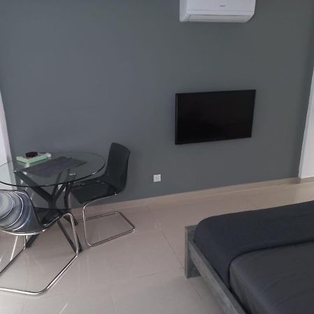 Modern Studio Apartment Armonia Court Paralimni Buitenkant foto