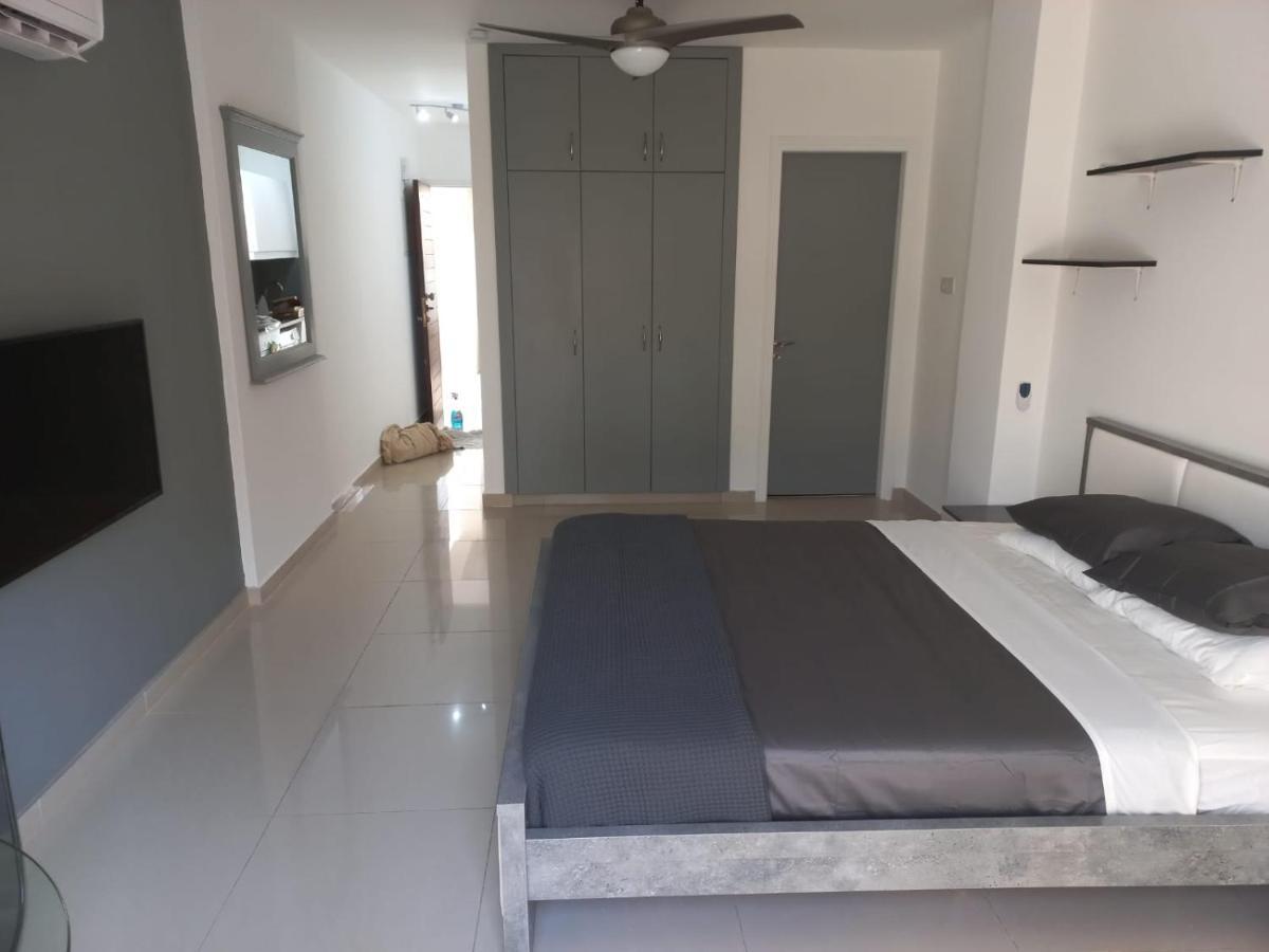Modern Studio Apartment Armonia Court Paralimni Buitenkant foto