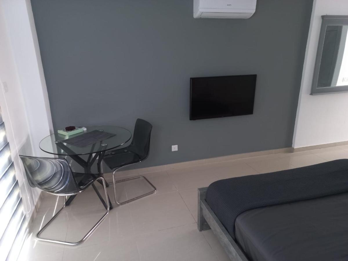 Modern Studio Apartment Armonia Court Paralimni Buitenkant foto