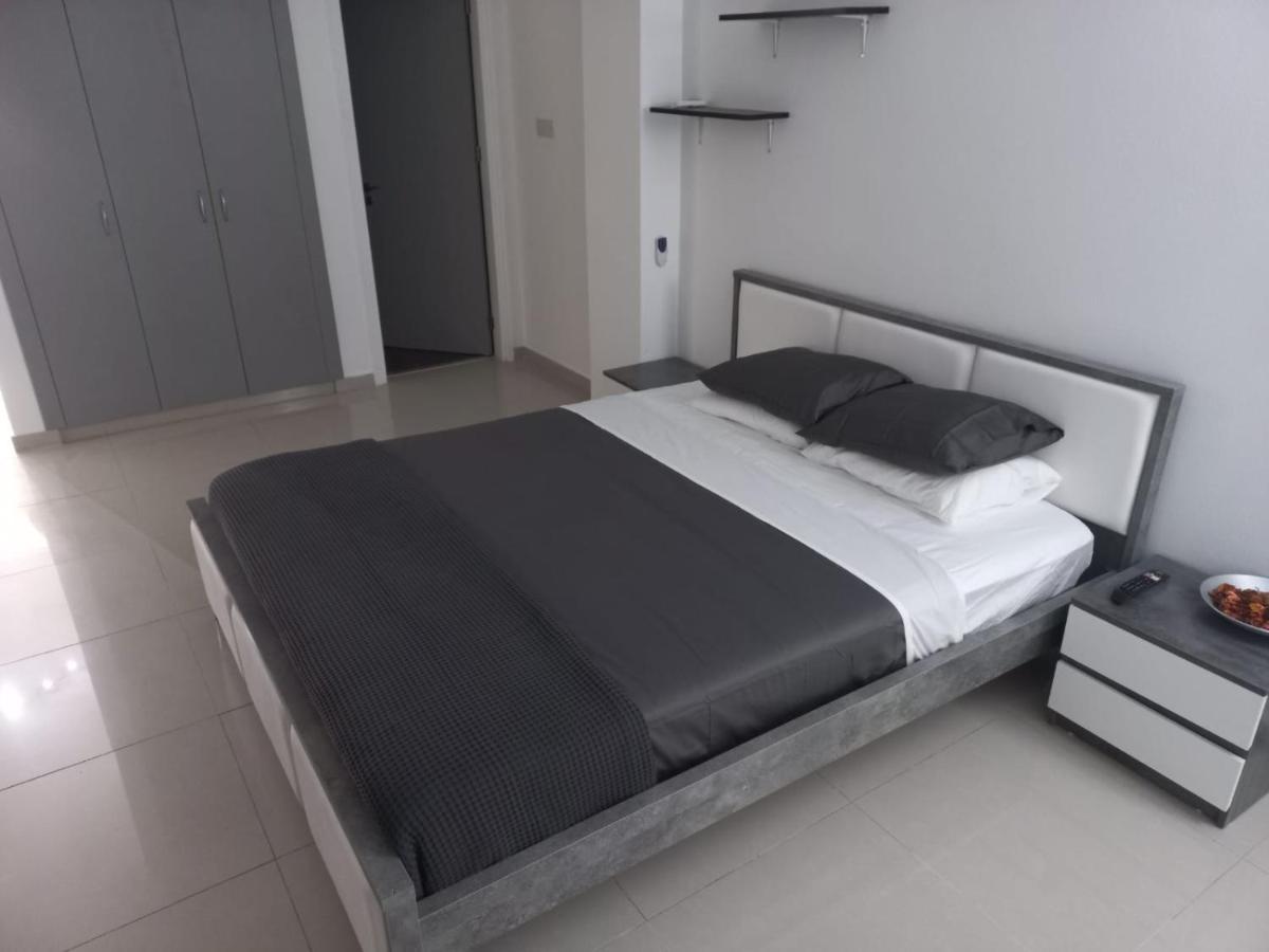Modern Studio Apartment Armonia Court Paralimni Buitenkant foto
