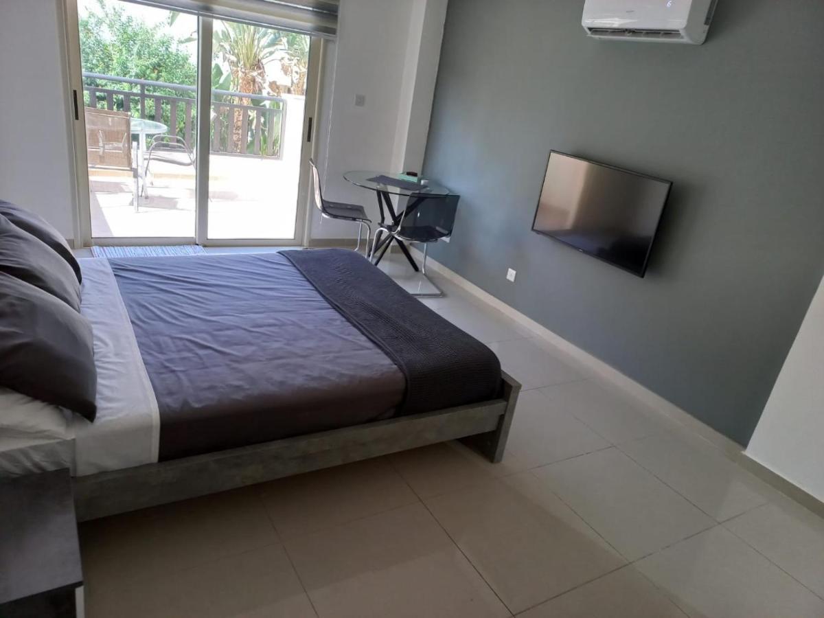 Modern Studio Apartment Armonia Court Paralimni Buitenkant foto