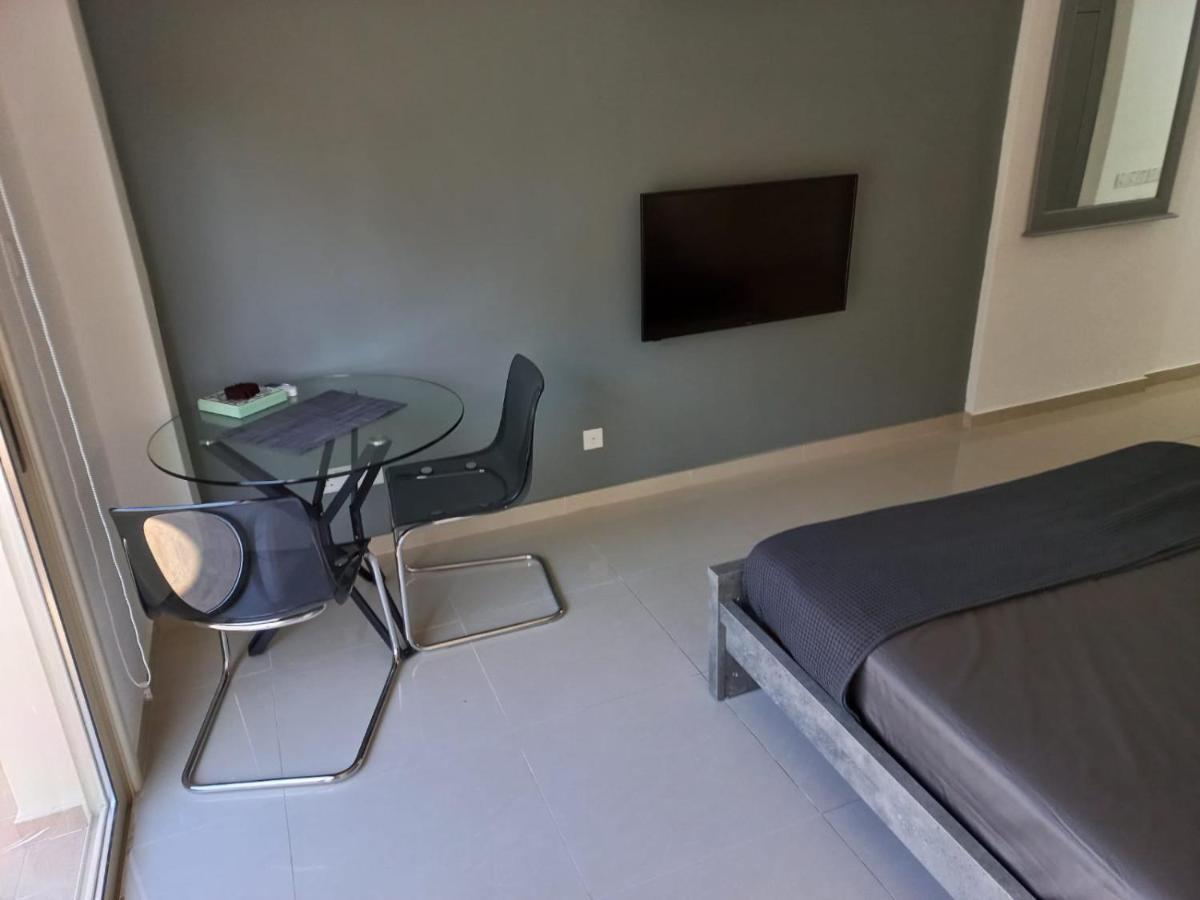 Modern Studio Apartment Armonia Court Paralimni Buitenkant foto