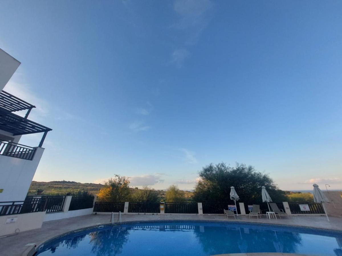 Modern Studio Apartment Armonia Court Paralimni Buitenkant foto