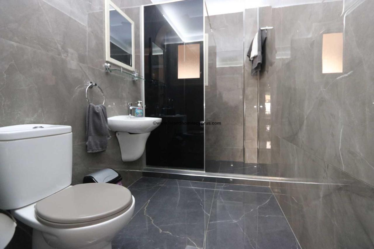 Modern Studio Apartment Armonia Court Paralimni Buitenkant foto