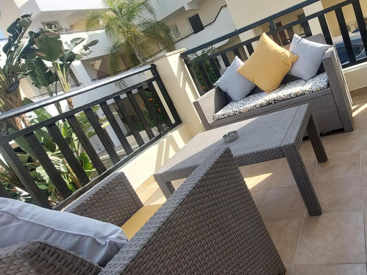 Modern Studio Apartment Armonia Court Paralimni Buitenkant foto