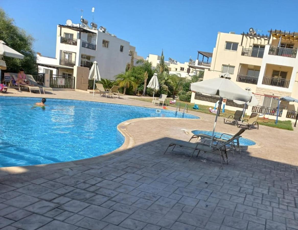 Modern Studio Apartment Armonia Court Paralimni Buitenkant foto